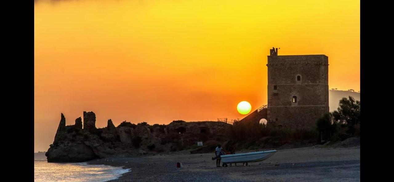 Case vacanze LE ROSE Campofelice Di Roccella Exterior foto